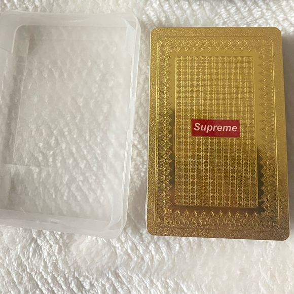 Supreme Gold Foil Playing Cards - Picture 3 of 4